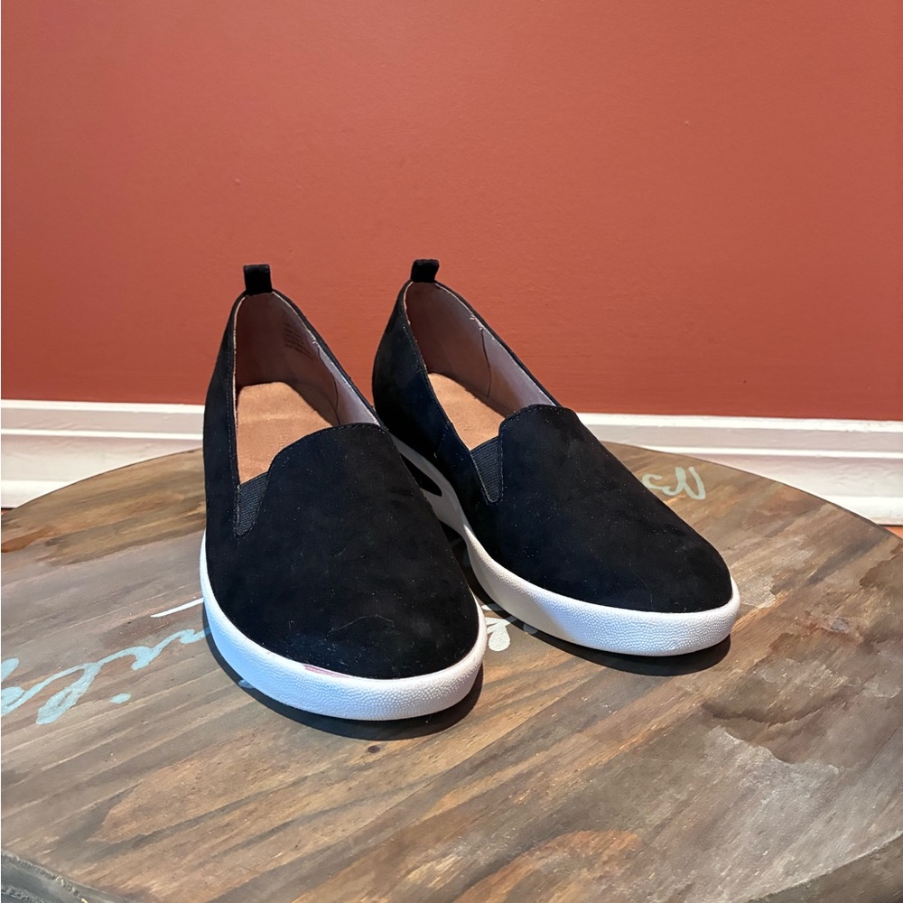 Reaction Kenneth Cole Women’s Black Suede Fabia Double Gore Slip On, Size 6.5 - Picture 7 of 12